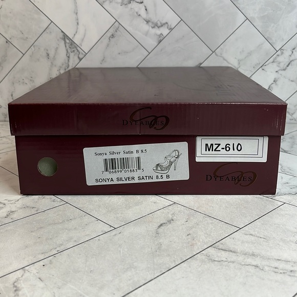 NWT Dyeables Womens Sonya Silver Satin Platform Crossover Strap Sandals 8.5B - Picture 11 of 11